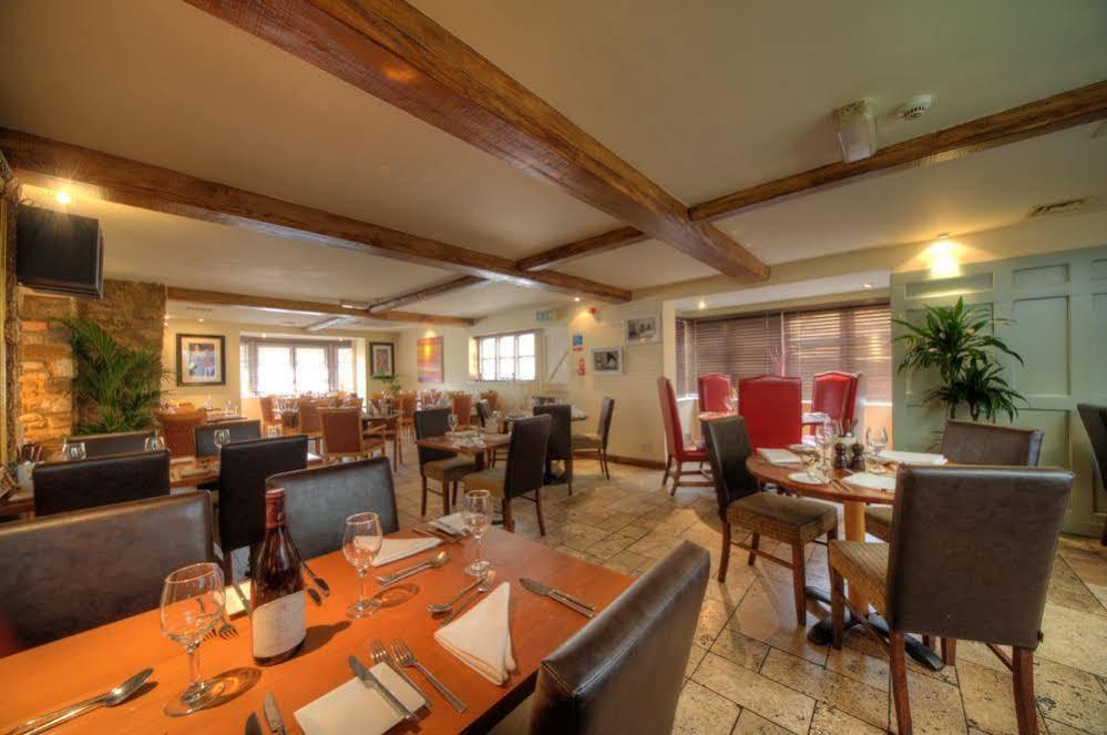 The Deddington Arms Hotel ภายนอก รูปภาพ